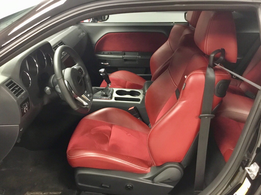 2013 Dodge Challenger Image 8