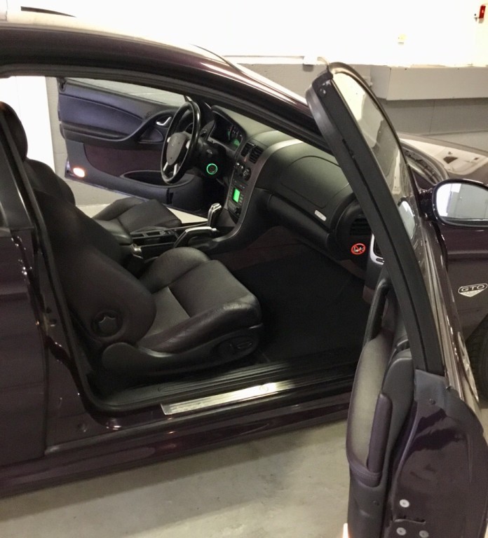 2004 Pontiac GTO Image 12