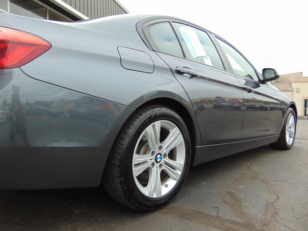 2016 BMW 3 Series Image 14