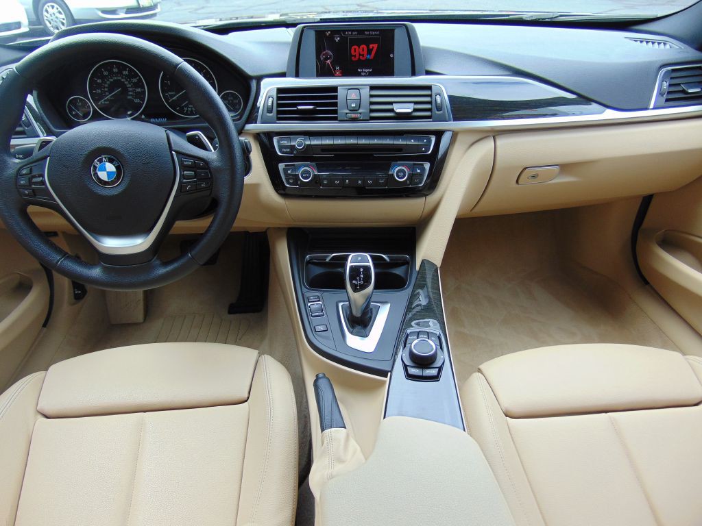 2016 BMW 3 Series Image 16