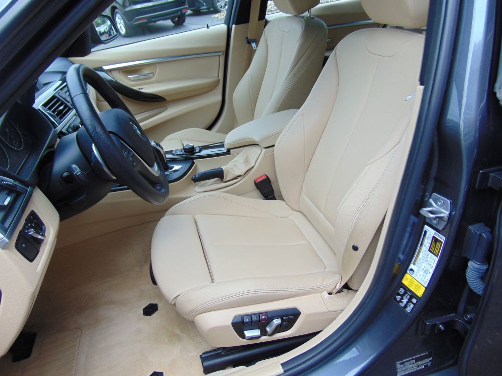 2016 BMW 3 Series Image 17