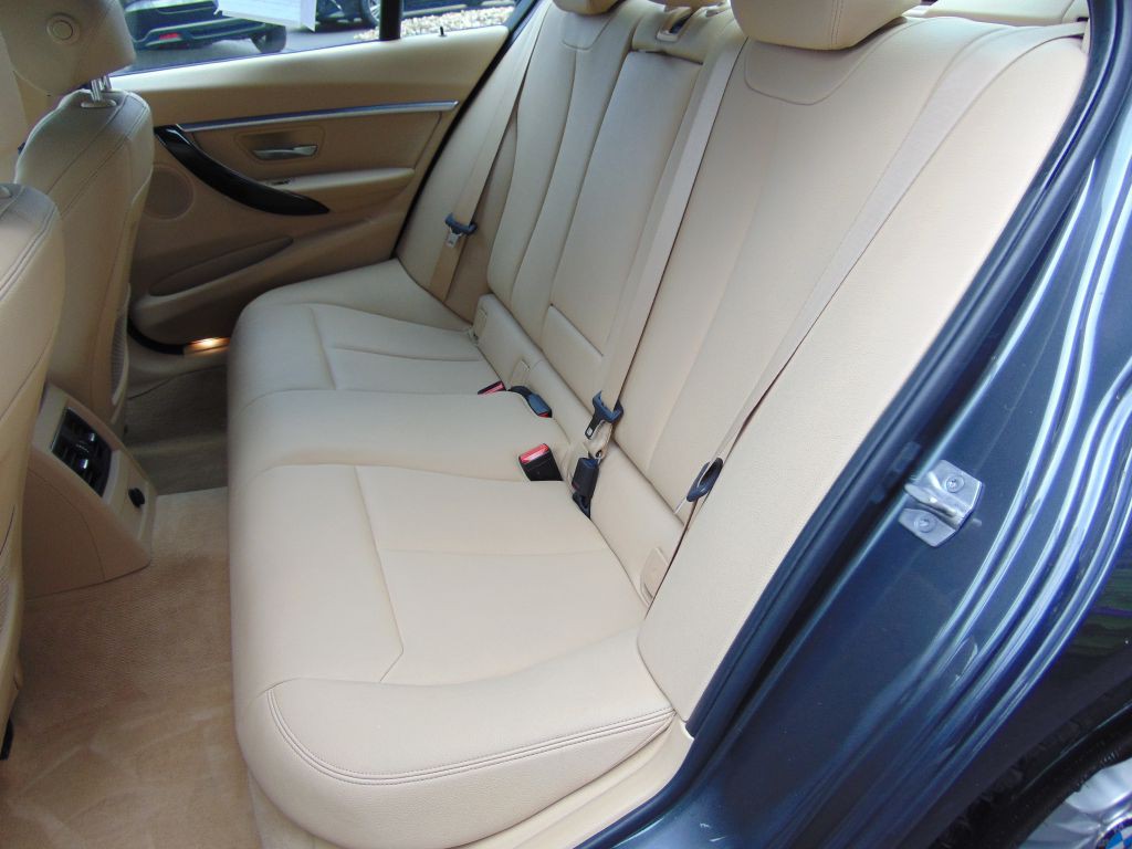 2016 BMW 3 Series Image 18
