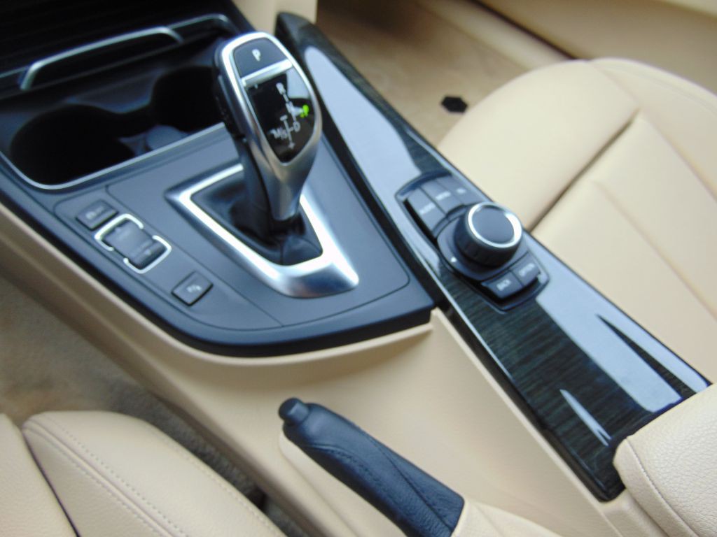 2016 BMW 3 Series Image 22