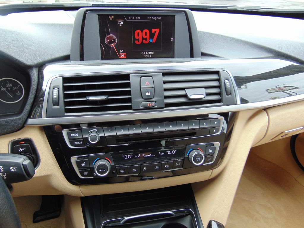 2016 BMW 3 Series Image 23