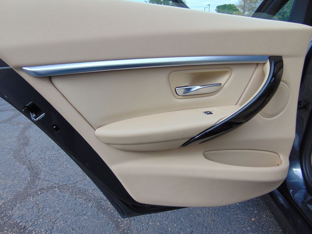 2016 BMW 3 Series Image 28