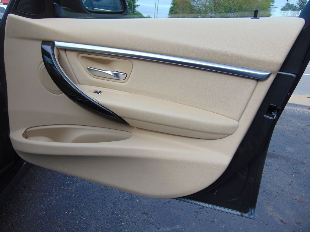 2016 BMW 3 Series Image 30