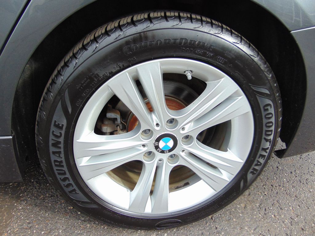 2016 BMW 3 Series Image 32