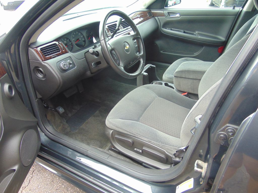 2013 Chevrolet Impala Image 2