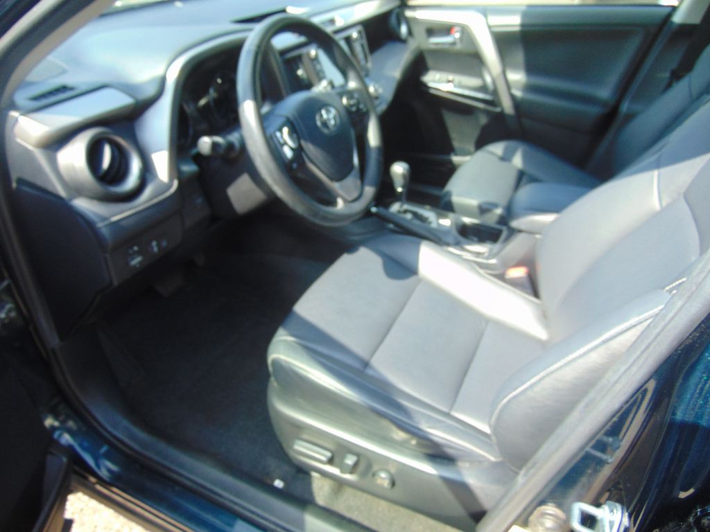 2017 Toyota Rav4 Image 2