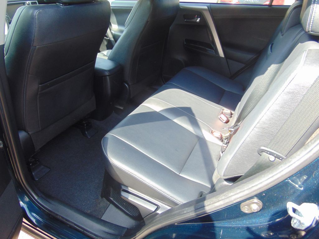 2017 Toyota Rav4 Image 3