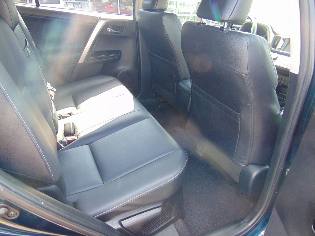 2017 Toyota Rav4 Image 4