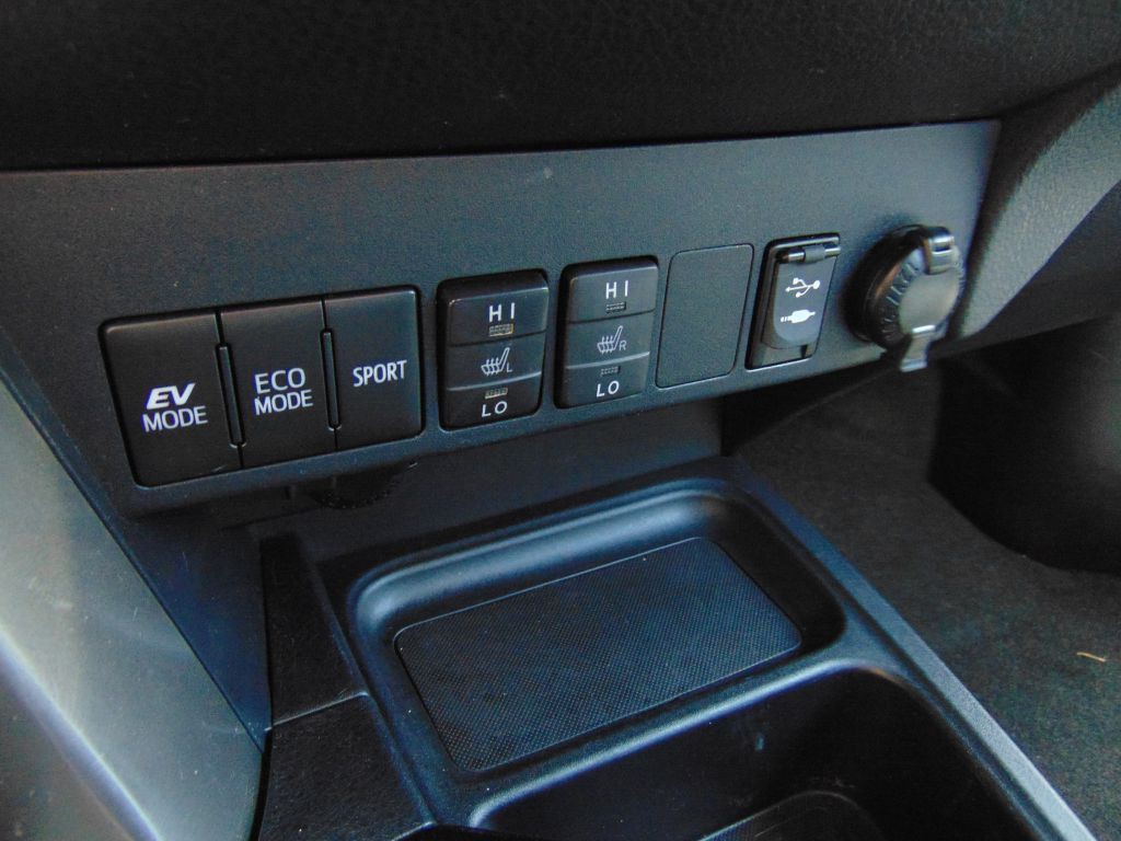 2017 Toyota Rav4 Image 21