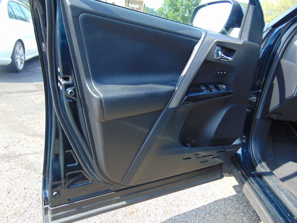 2017 Toyota Rav4 Image 24