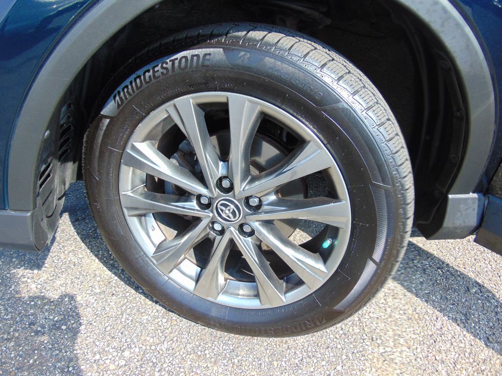 2017 Toyota Rav4 Image 28