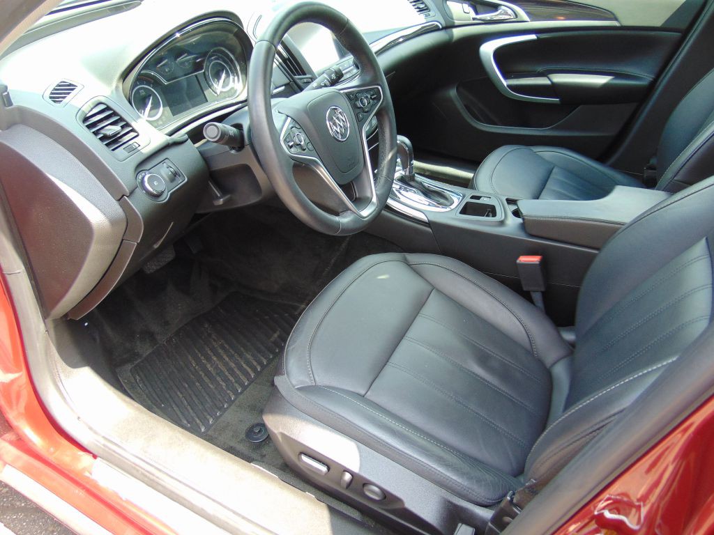 2017 Buick Regal Image 2