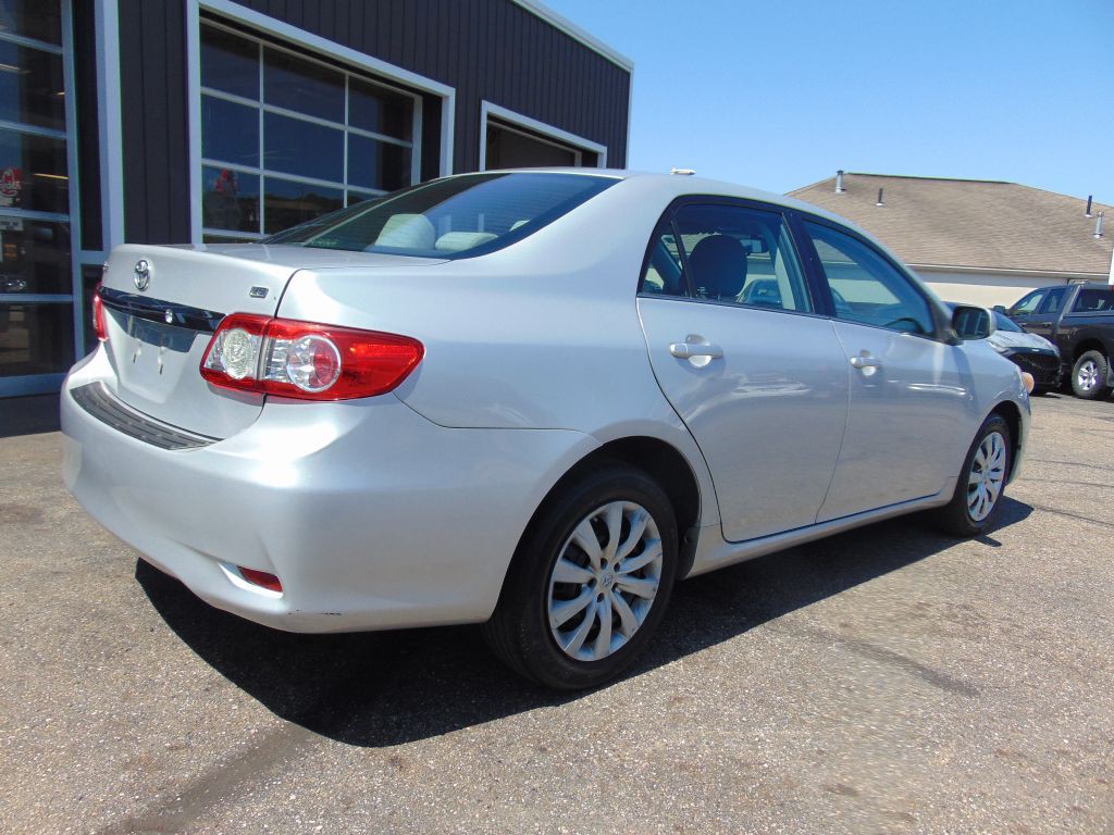2013 Toyota Corolla Image 9