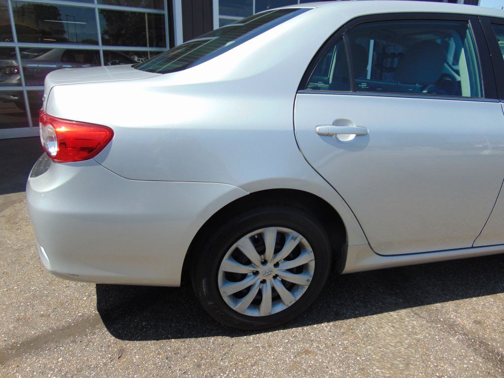 2013 Toyota Corolla Image 13