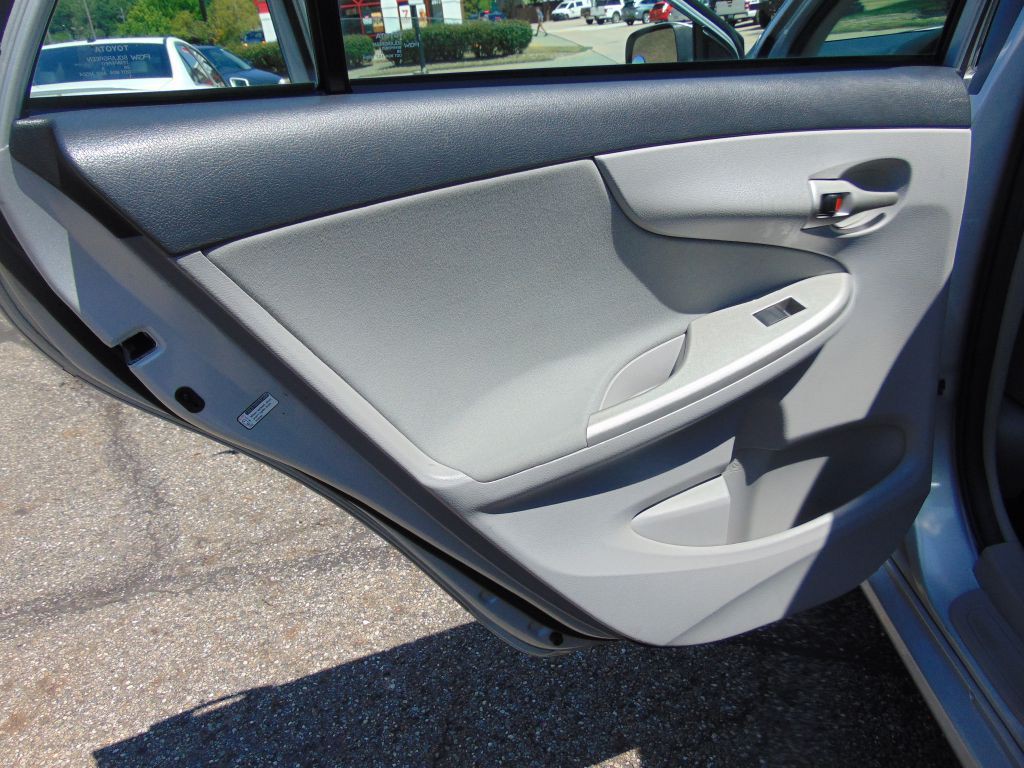 2013 Toyota Corolla Image 21