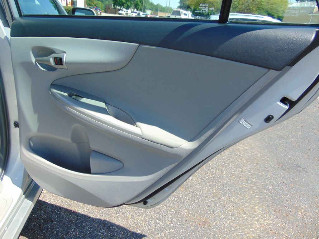 2013 Toyota Corolla Image 22