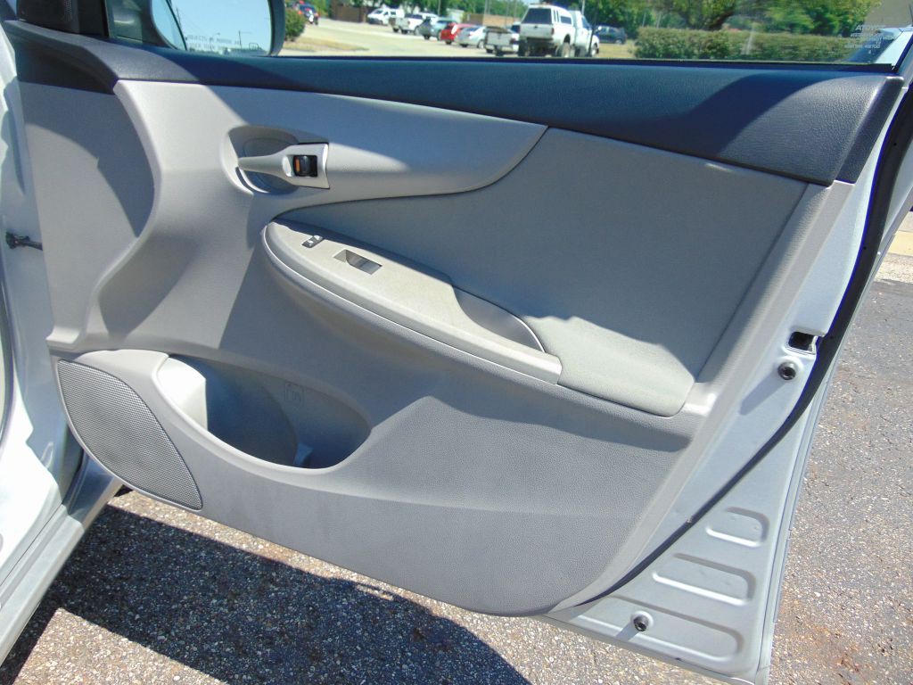 2013 Toyota Corolla Image 23