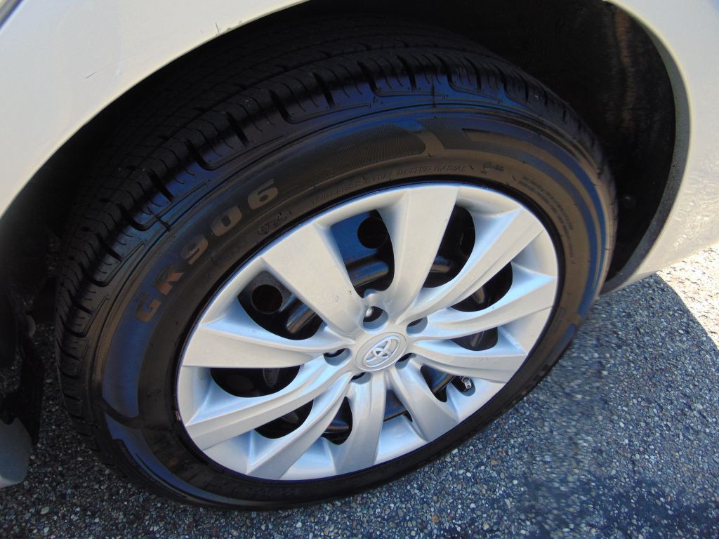 2013 Toyota Corolla Image 25