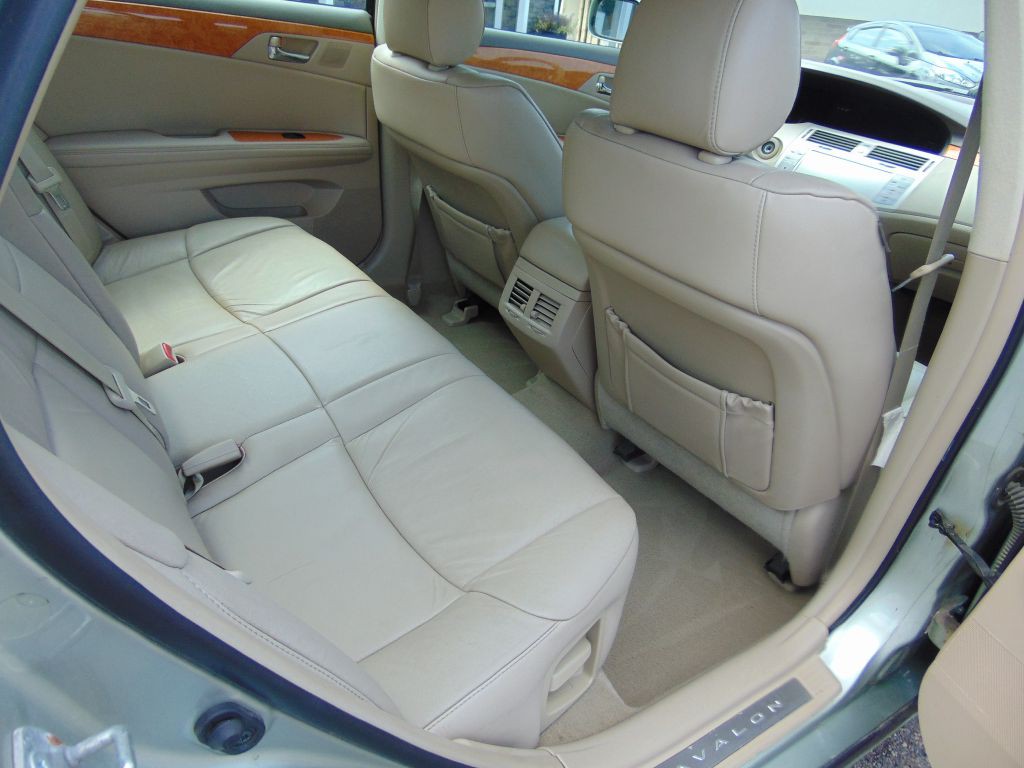2007 Toyota Avalon Image 4