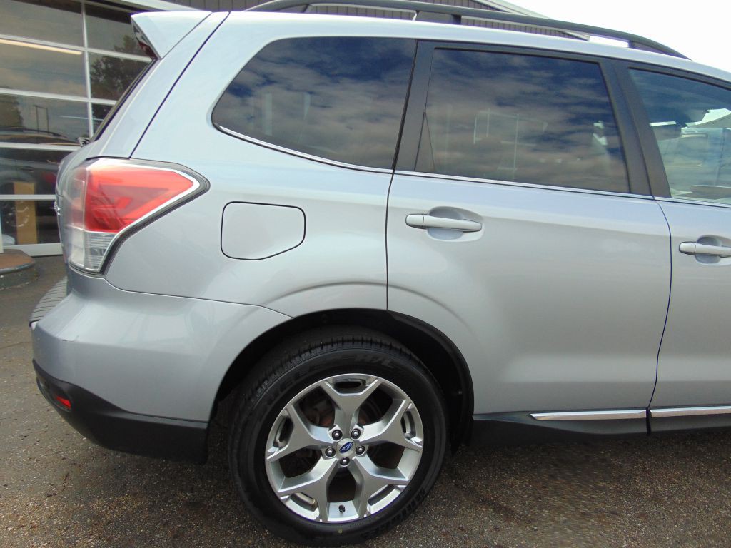 2018 Subaru Forester Image 14