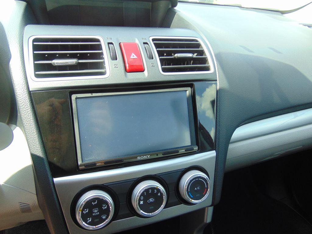 2016 Subaru Forester Image 12