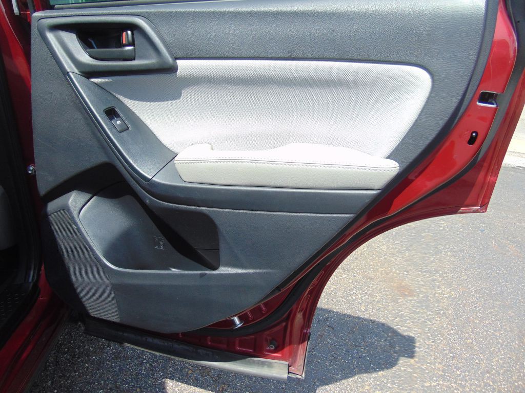2016 Subaru Forester Image 18