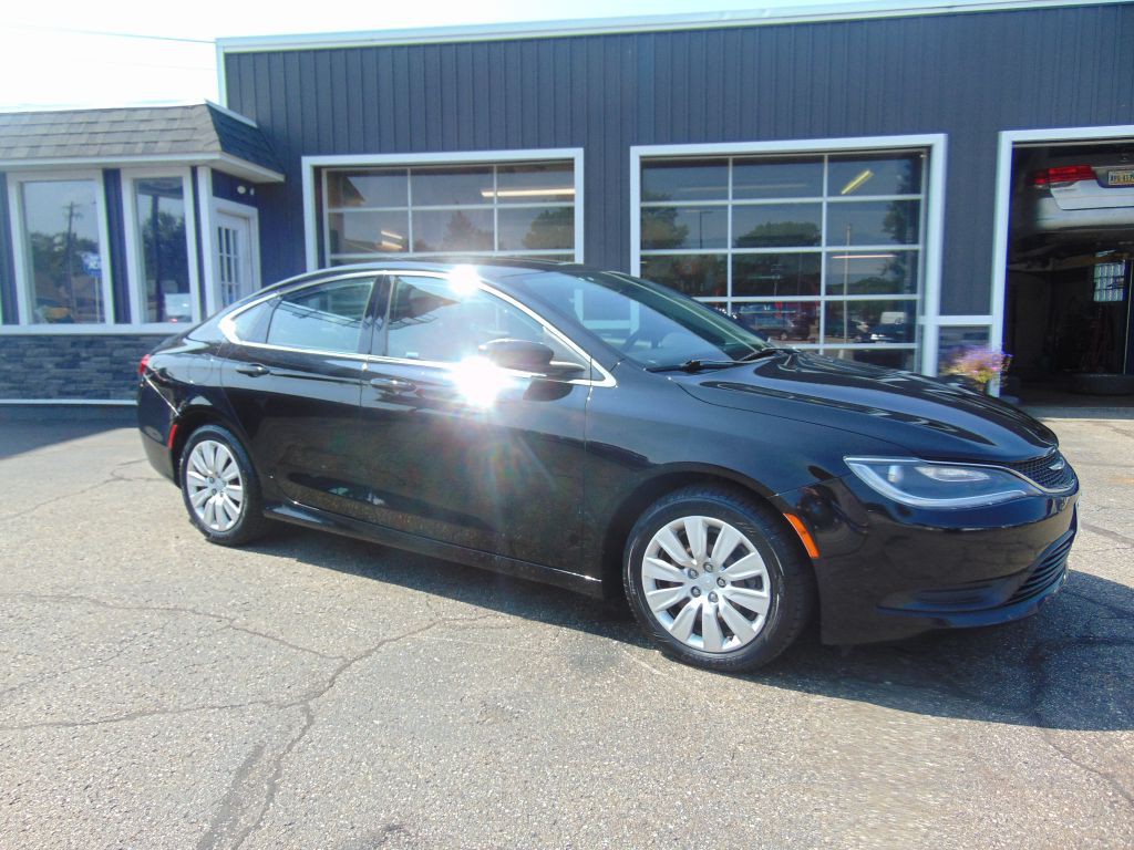 2016 Chrysler 200 Image 1