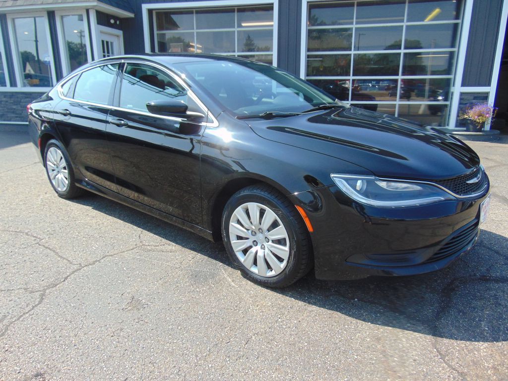 2016 Chrysler 200 Image 6