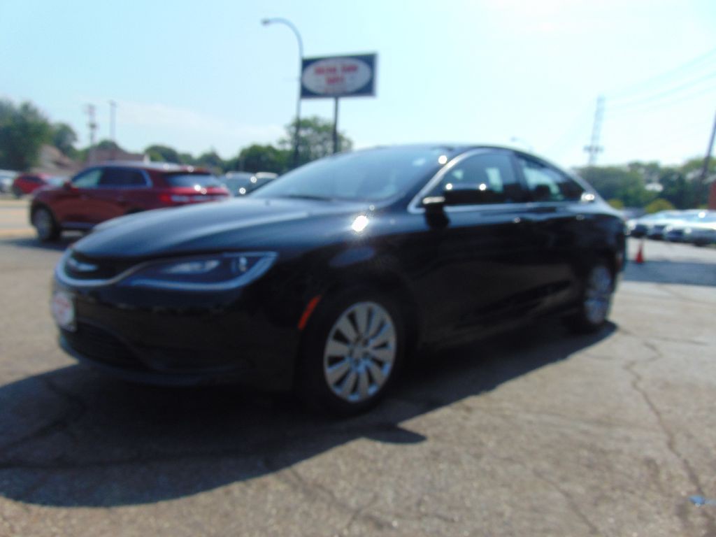 2016 Chrysler 200 Image 7