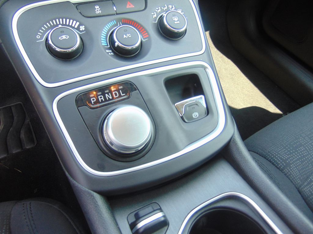 2016 Chrysler 200 Image 17
