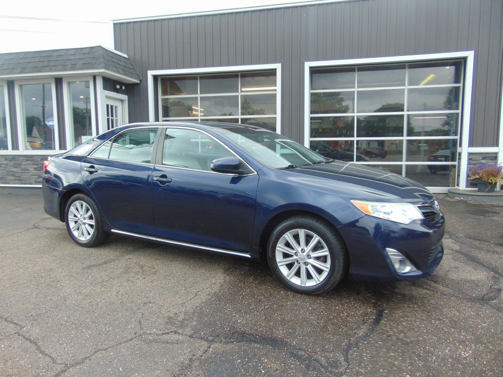 2014 Toyota Camry Image 1