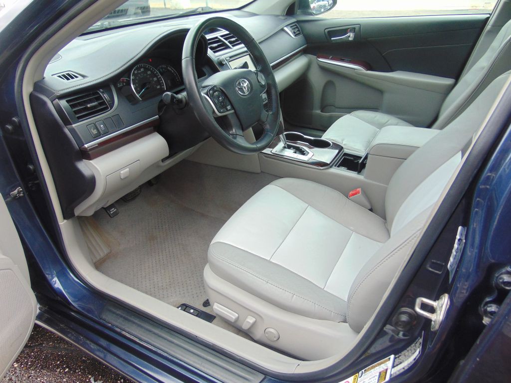 2014 Toyota Camry Image 2