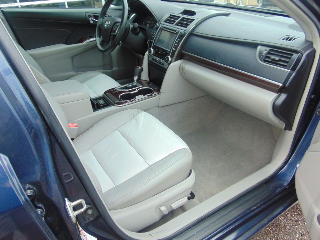 2014 Toyota Camry Image 5