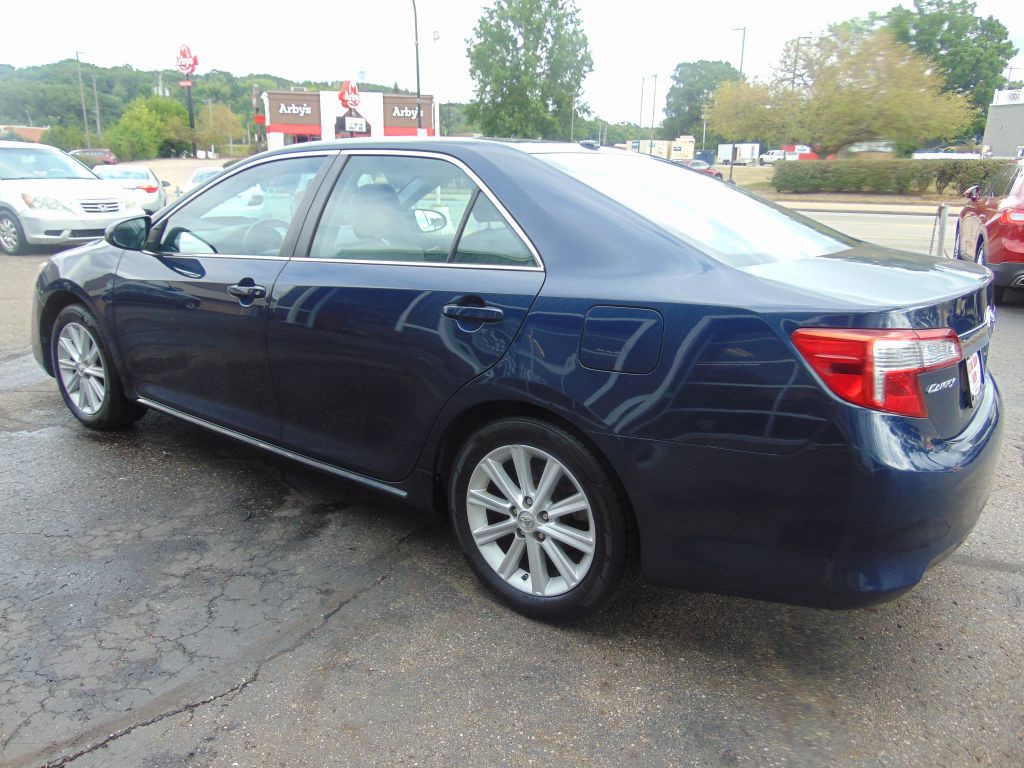 2014 Toyota Camry Image 8