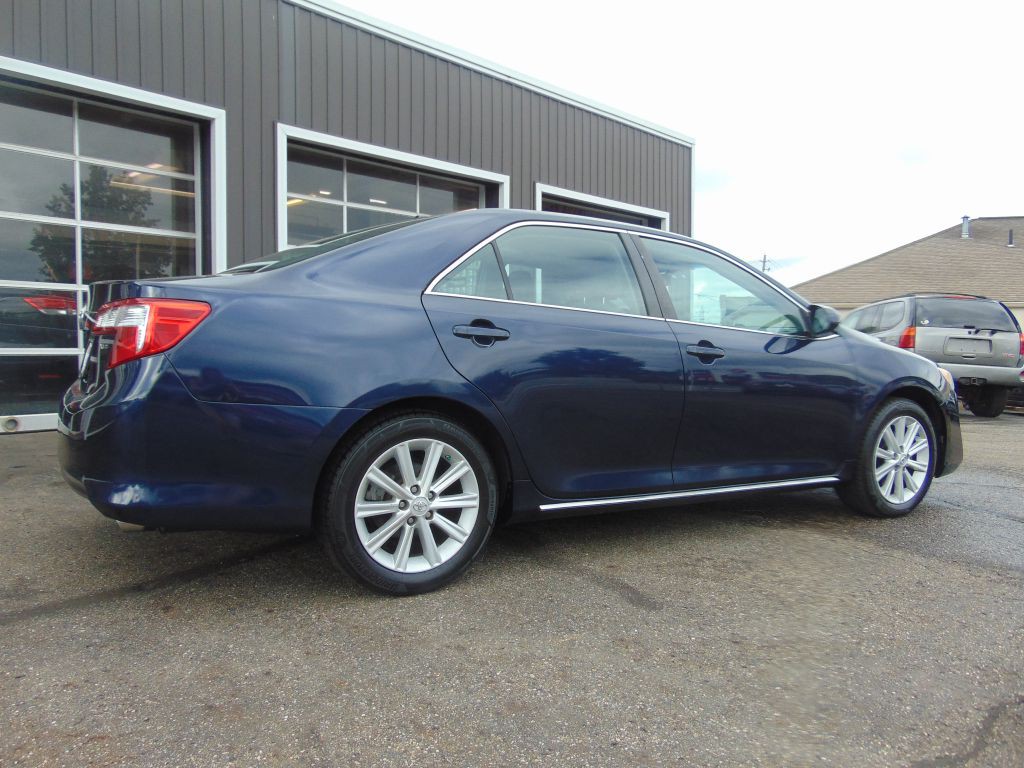2014 Toyota Camry Image 9