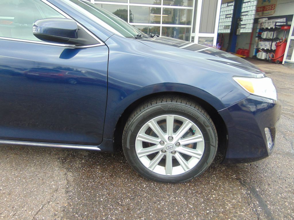 2014 Toyota Camry Image 11