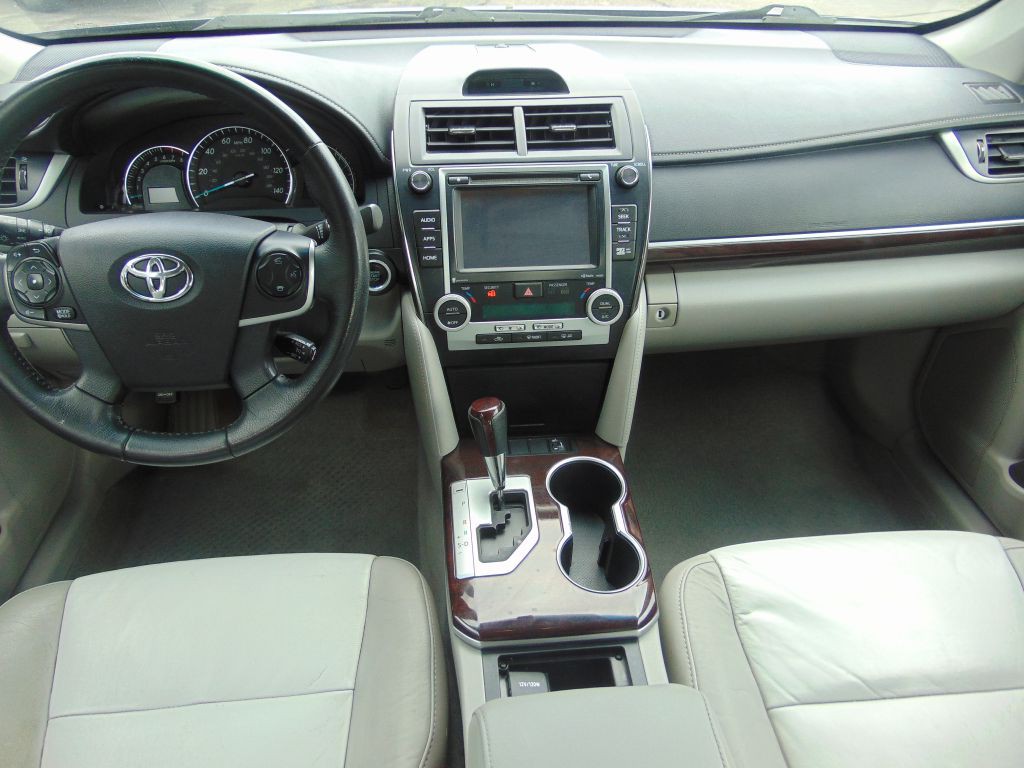 2014 Toyota Camry Image 17