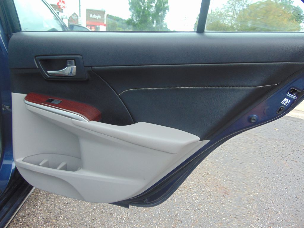 2014 Toyota Camry Image 24