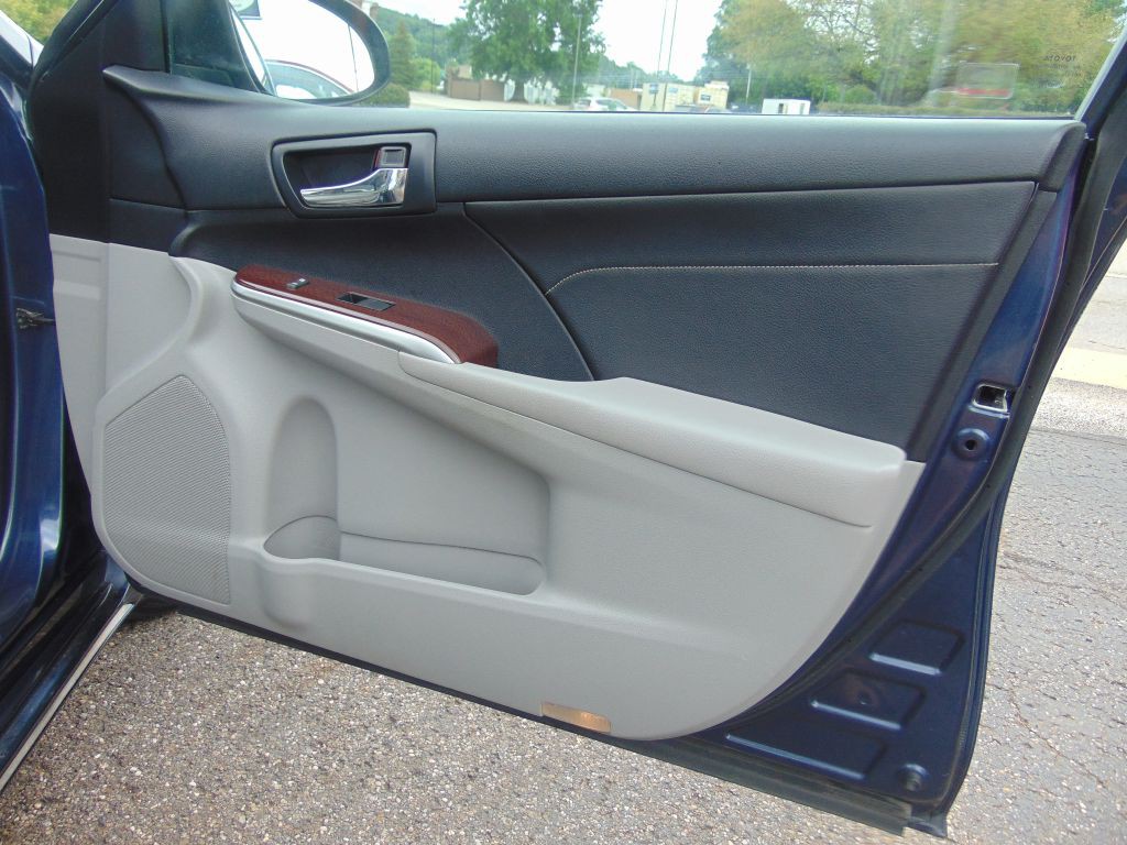 2014 Toyota Camry Image 25