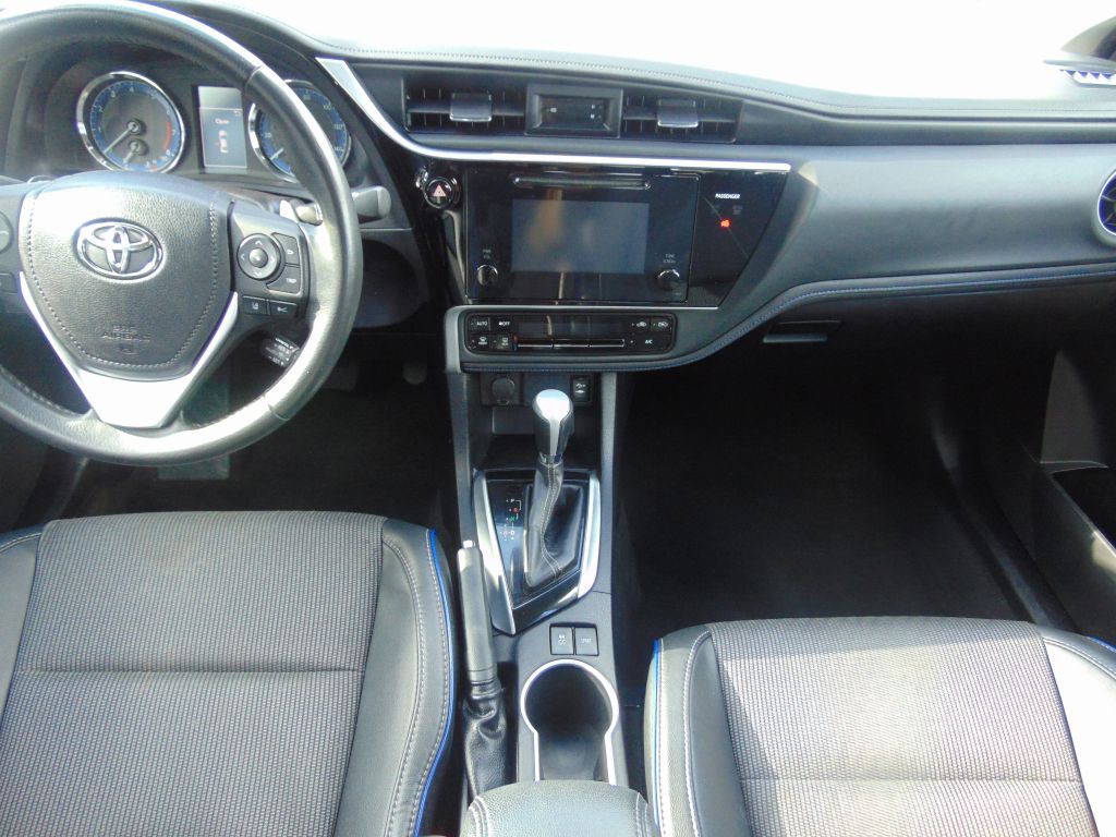 2017 Toyota Corolla Image 17