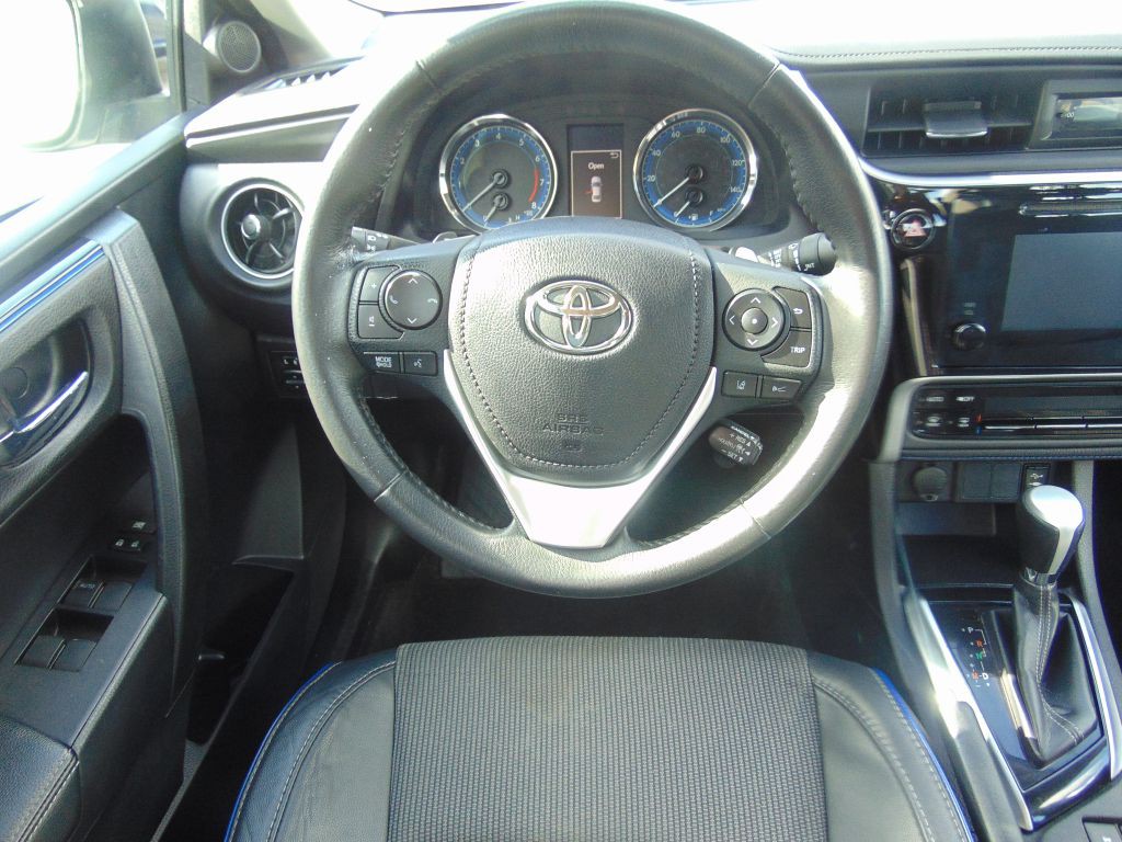 2017 Toyota Corolla Image 18