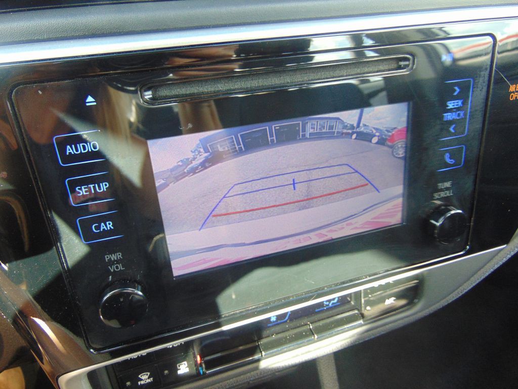 2017 Toyota Corolla Image 21