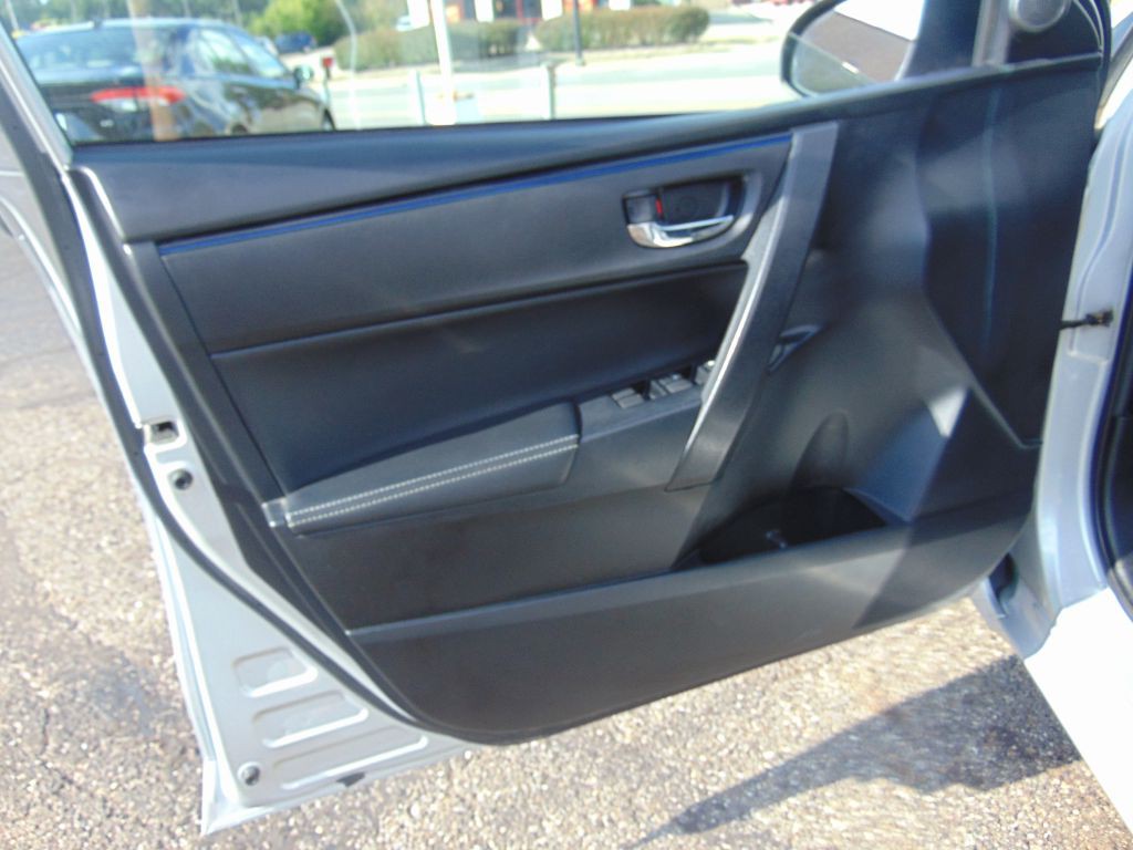 2017 Toyota Corolla Image 22