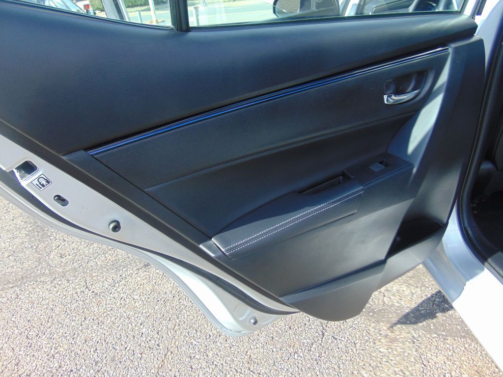 2017 Toyota Corolla Image 23