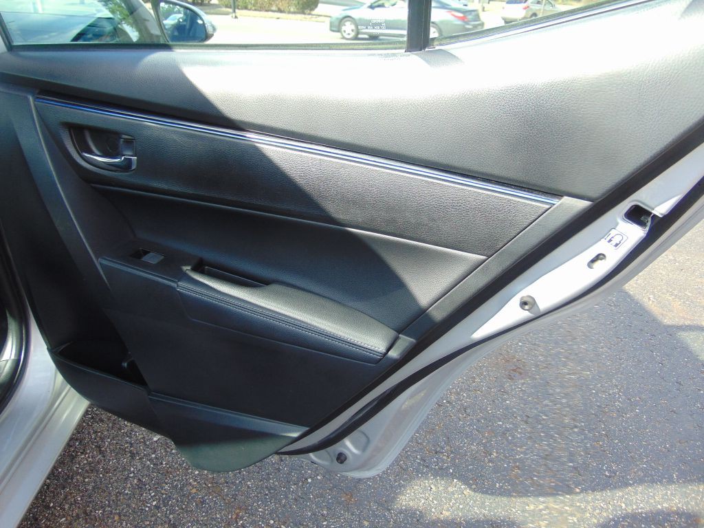 2017 Toyota Corolla Image 24