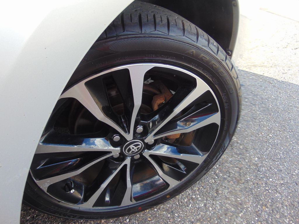 2017 Toyota Corolla Image 29