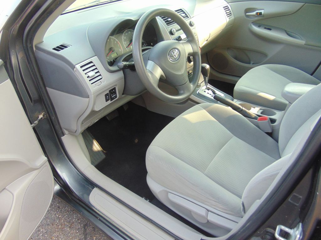 2010 Toyota Corolla Image 2